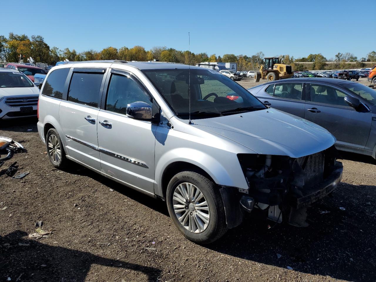 2012 CHRYSLER Town & Country