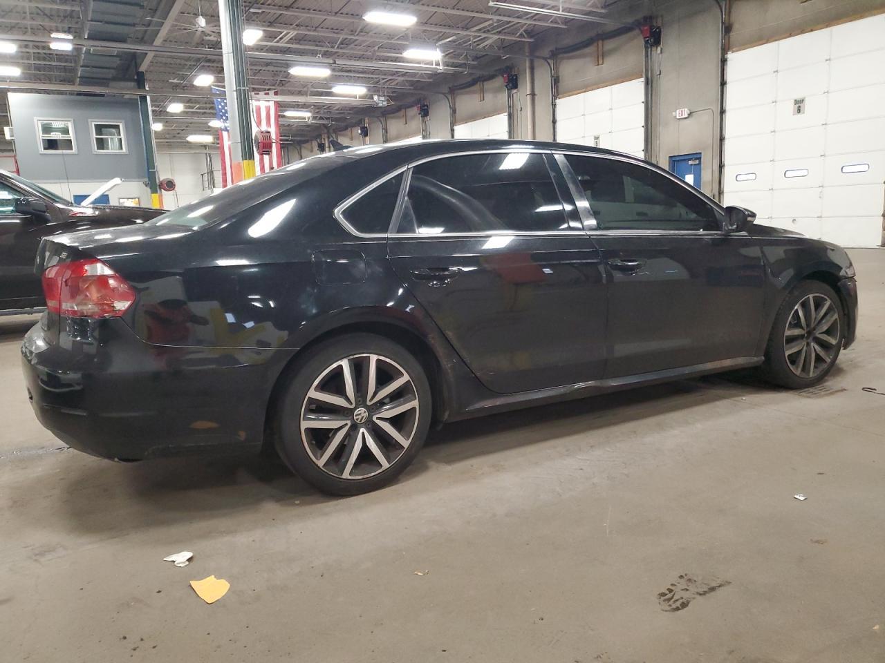 2012 VOLKSWAGEN Passat
