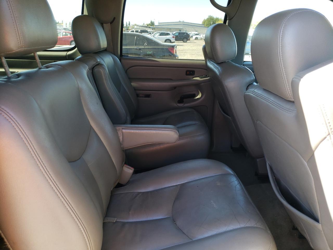 2004 CHEVROLET Suburban