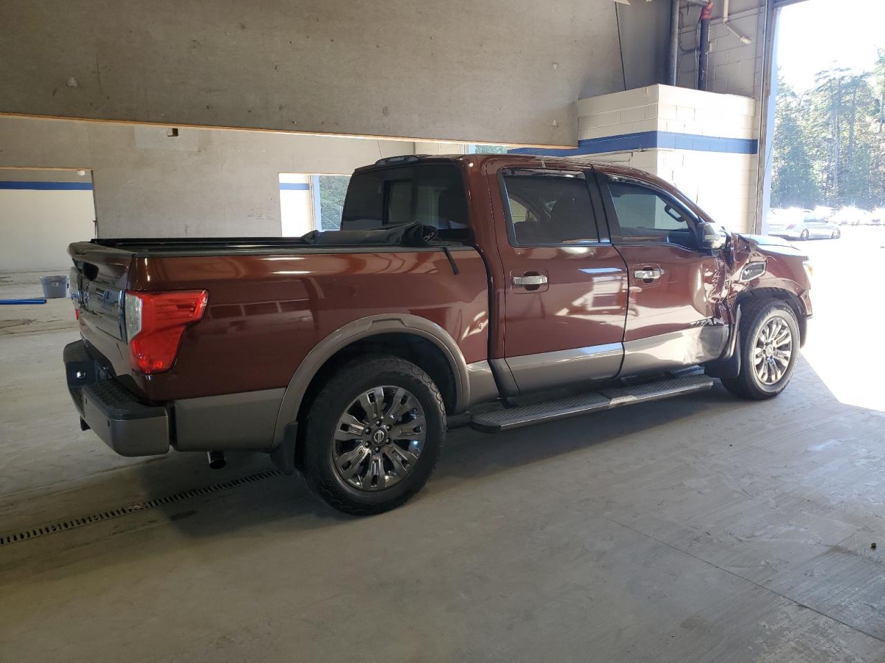 2017 NISSAN Titan
