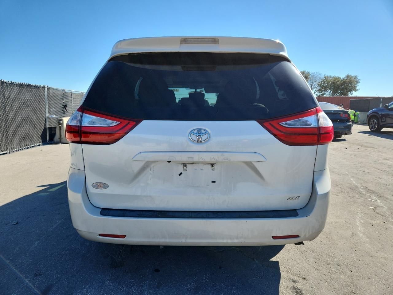 2017 TOYOTA SIENNA