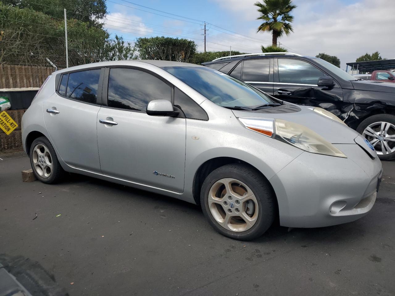 2011 NISSAN LEAF
