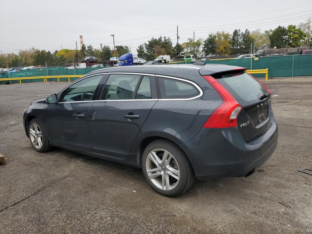 2015 VOLVO V60