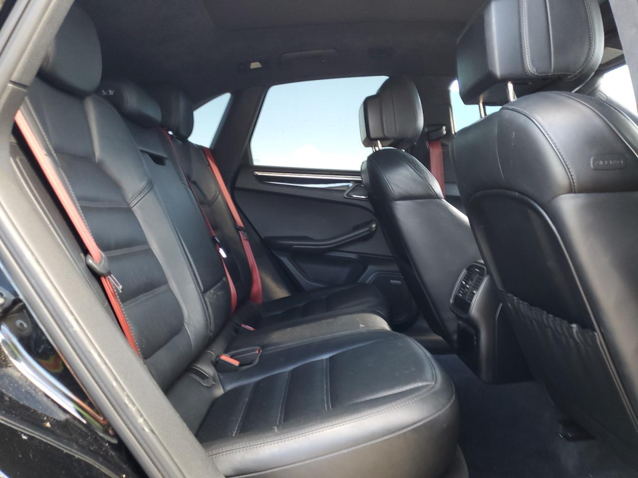 2016 PORSCHE Macan