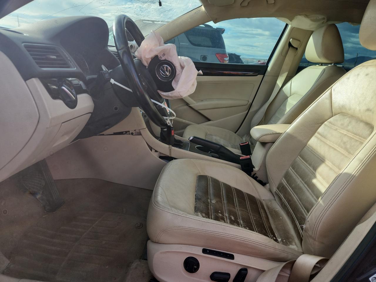 2015 VOLKSWAGEN Passat