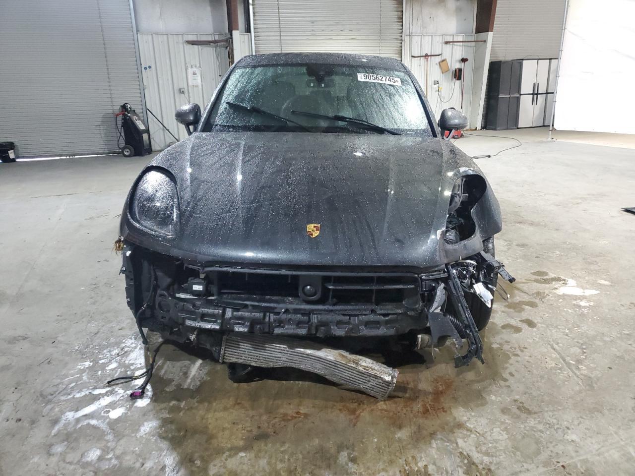 2023 PORSCHE Macan