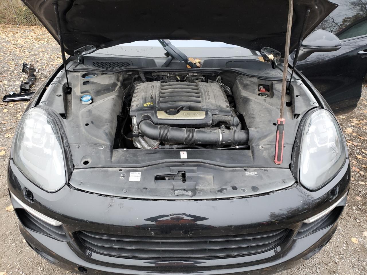 2016 PORSCHE CAYENNE