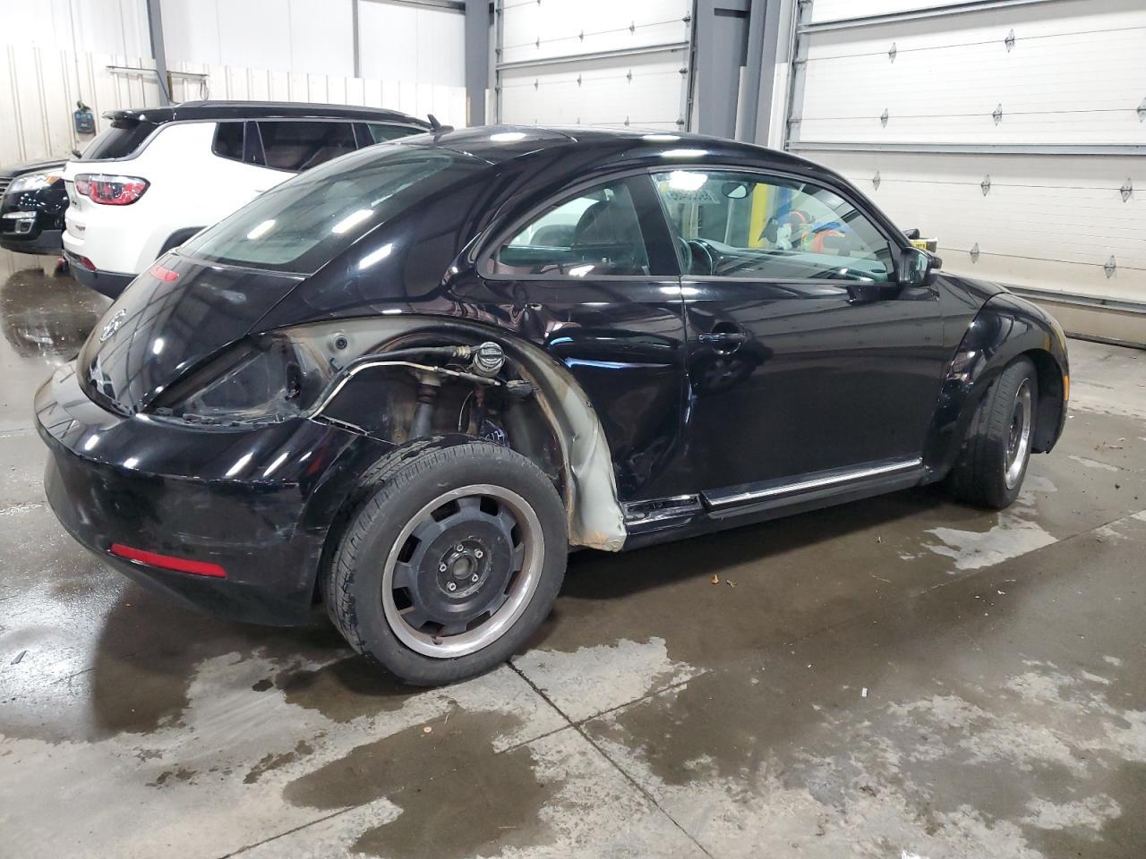 2012 VOLKSWAGEN Beetle