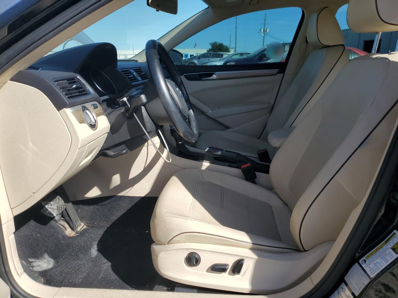 2016 VOLKSWAGEN Passat