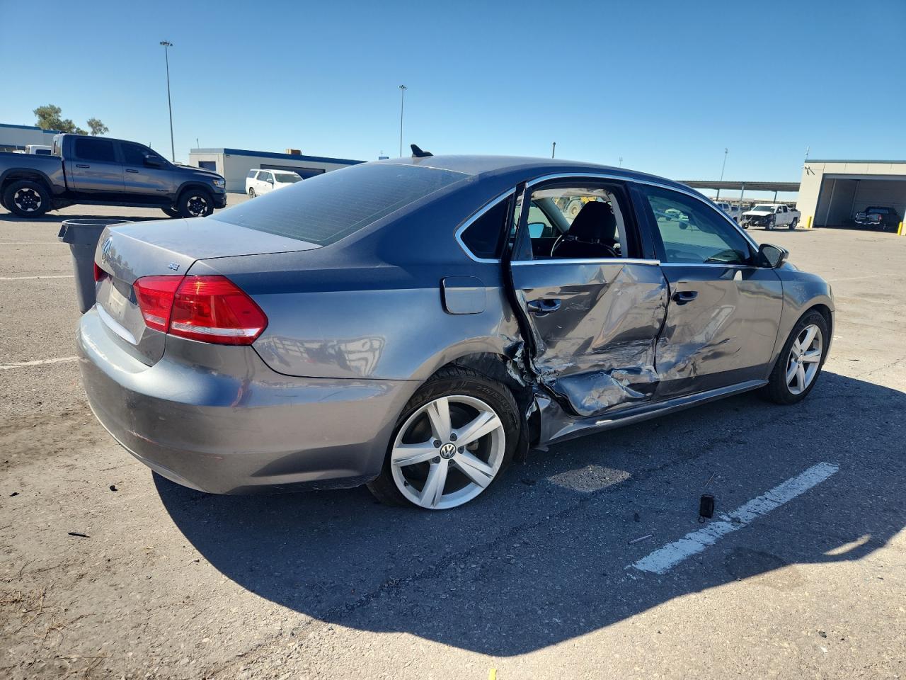 2012 VOLKSWAGEN Passat