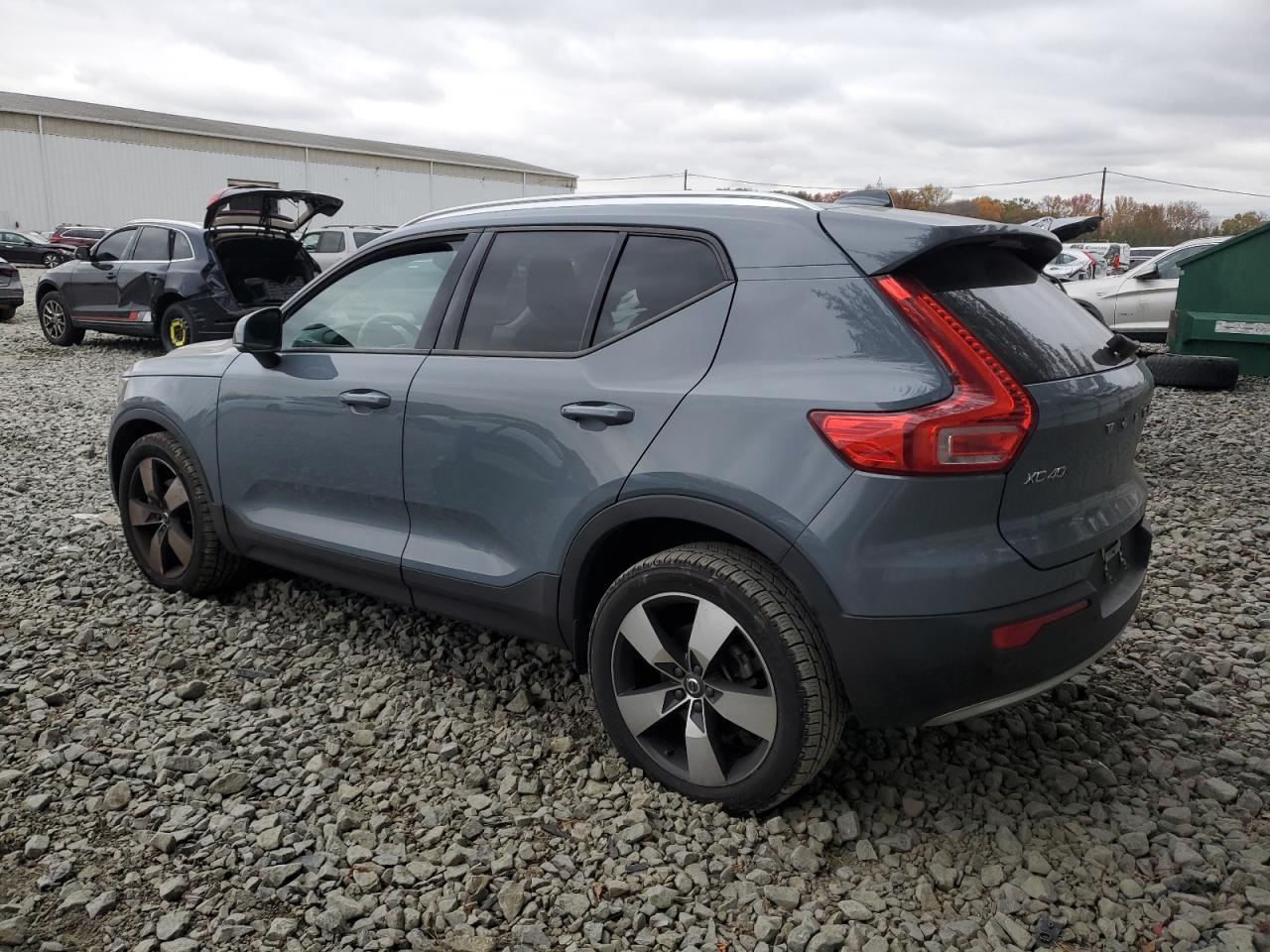 2021 VOLVO XC40