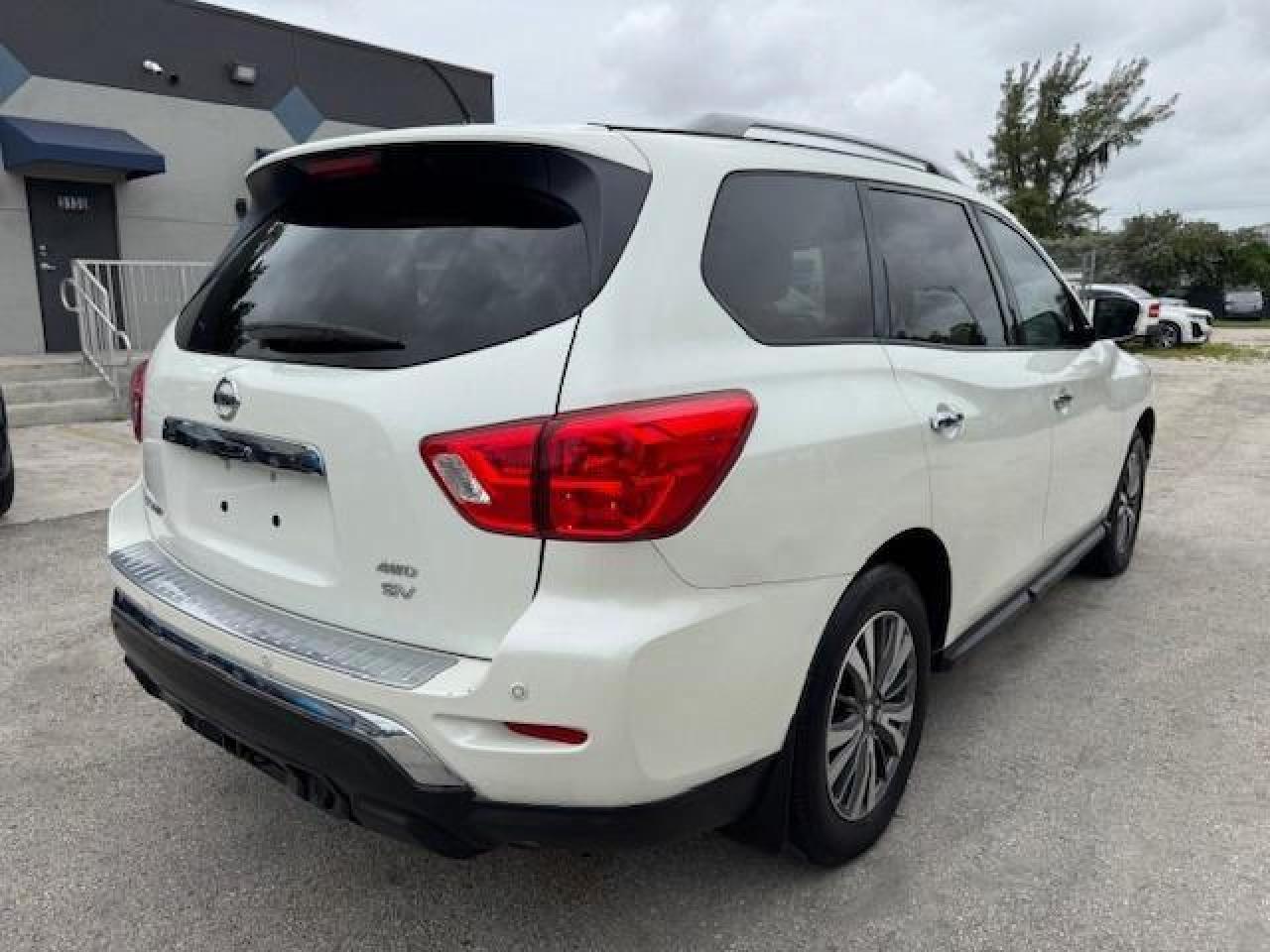 2017 NISSAN PATHFINDER