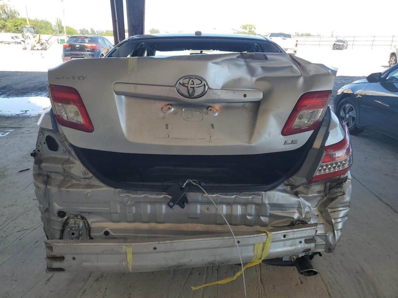 2011 TOYOTA CAMRY