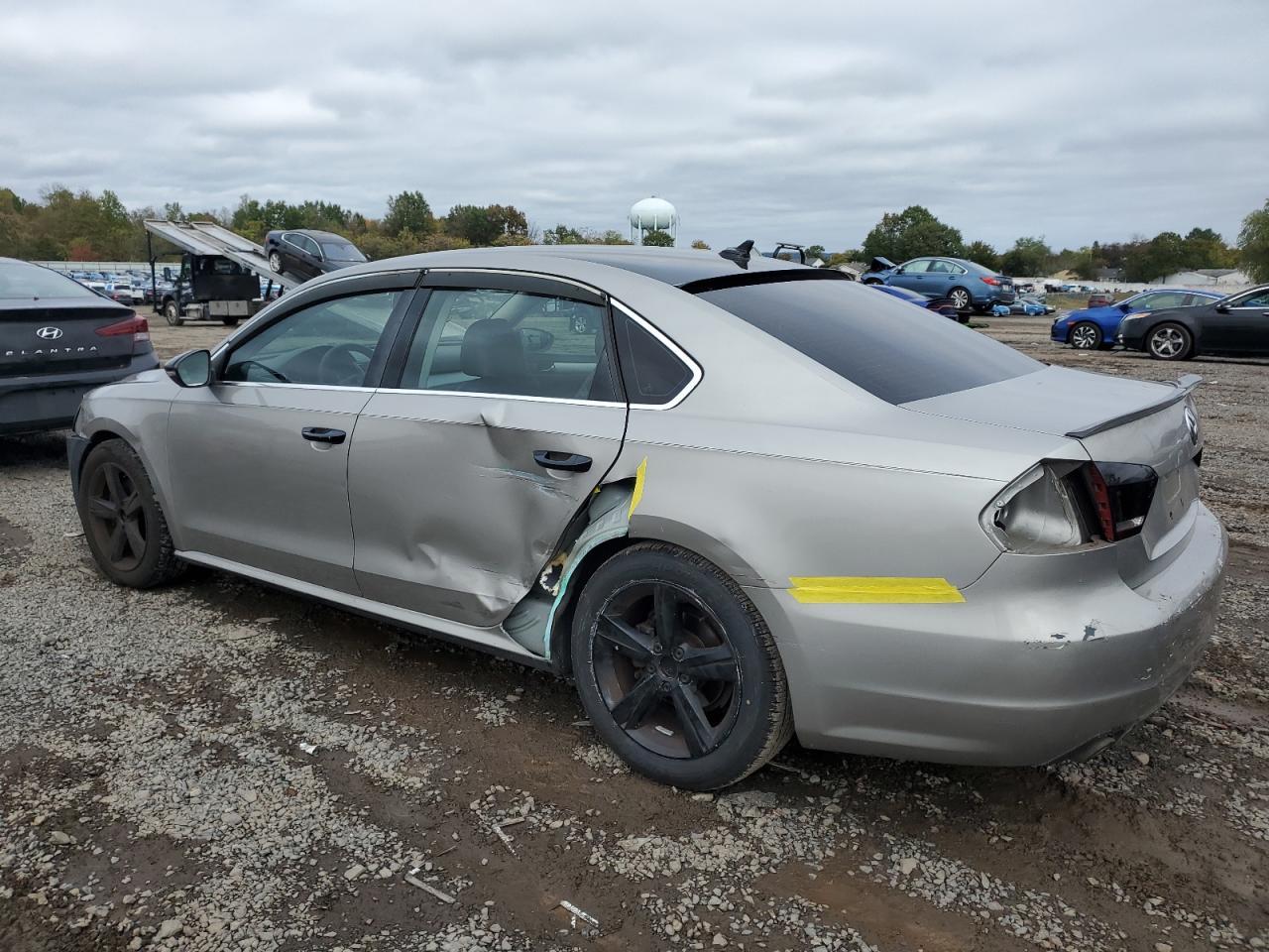 2012 VOLKSWAGEN Passat