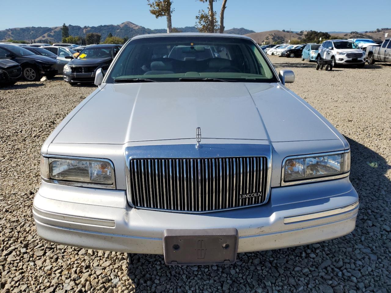 1997 LINCOLN Town Car
