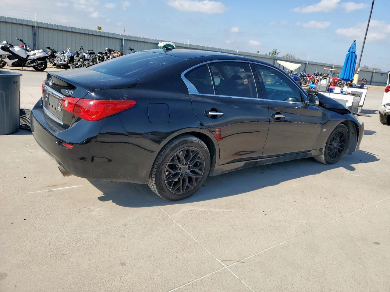 2015 INFINITI Q50