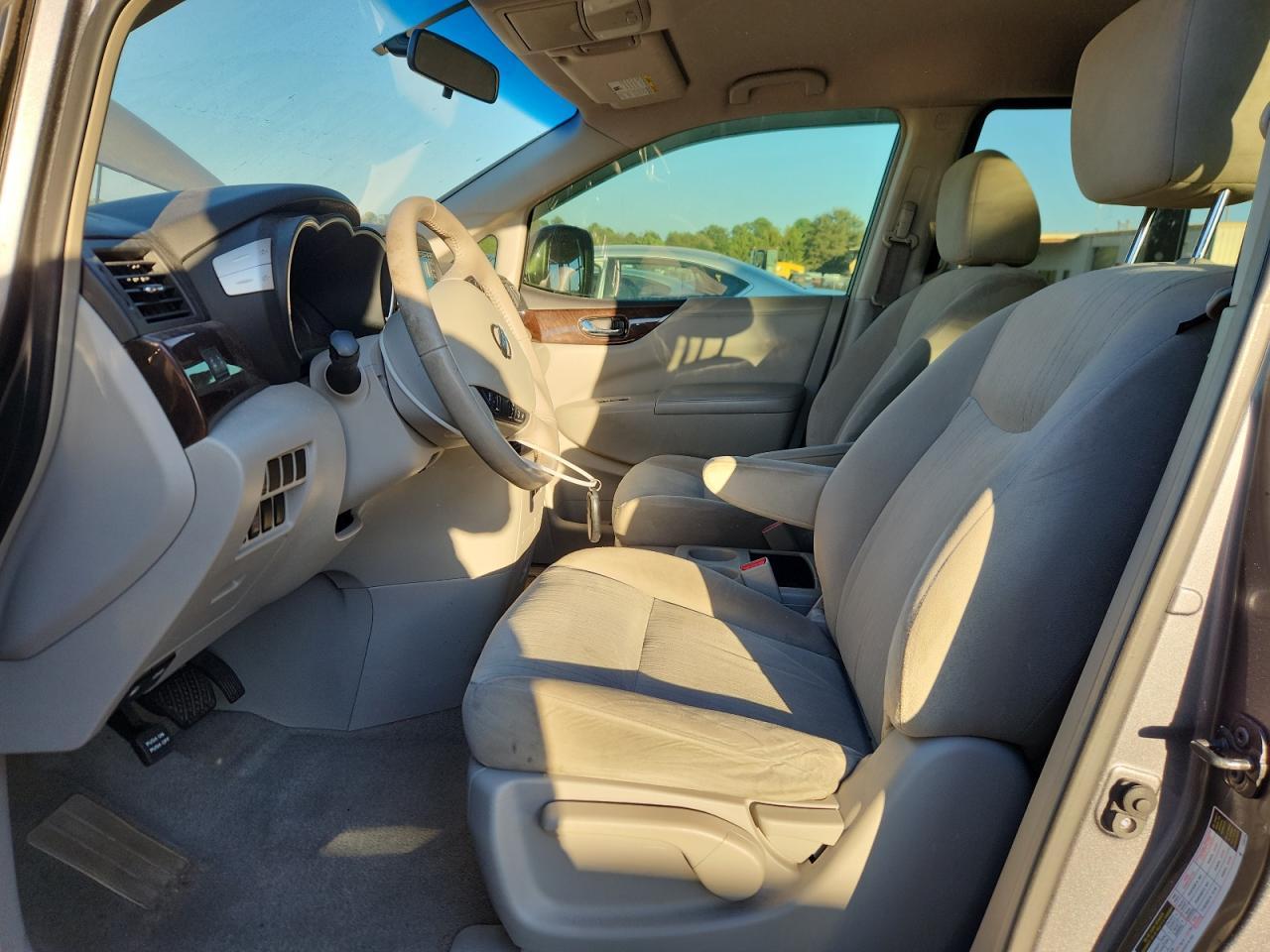 2015 NISSAN Quest
