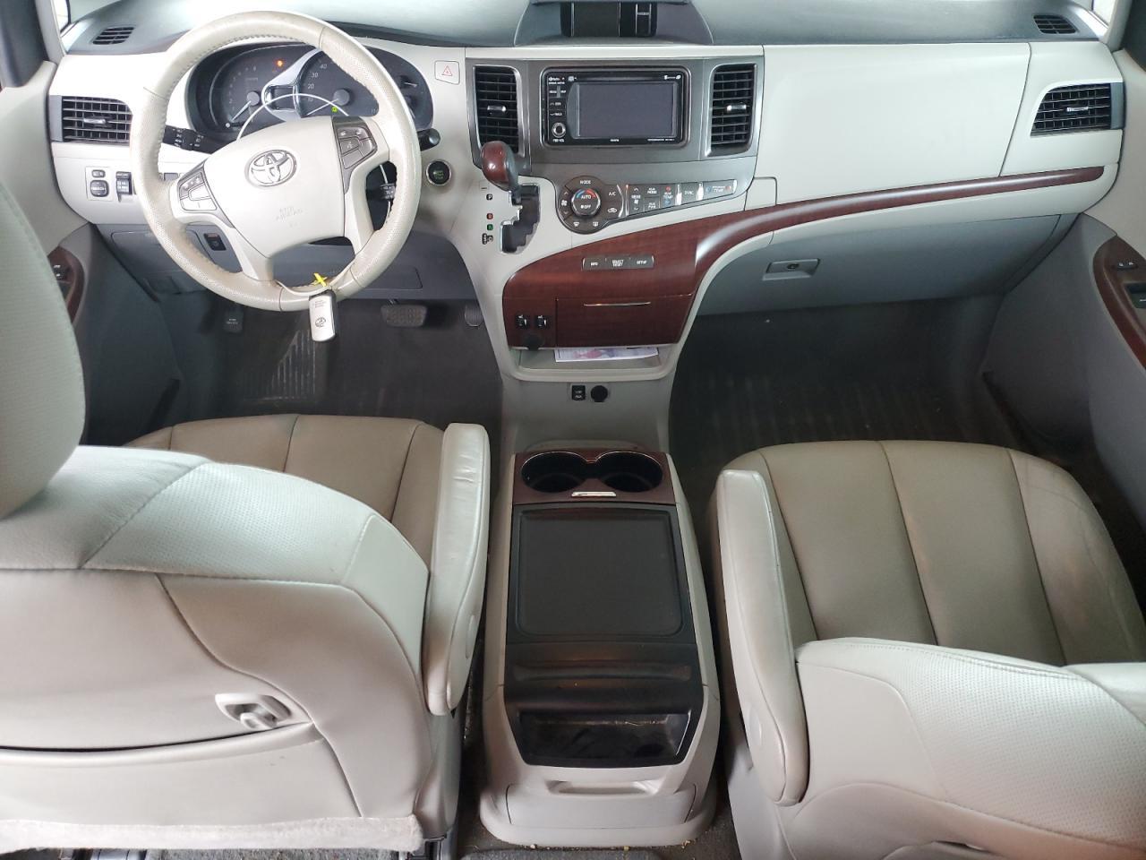 2013 TOYOTA SIENNA