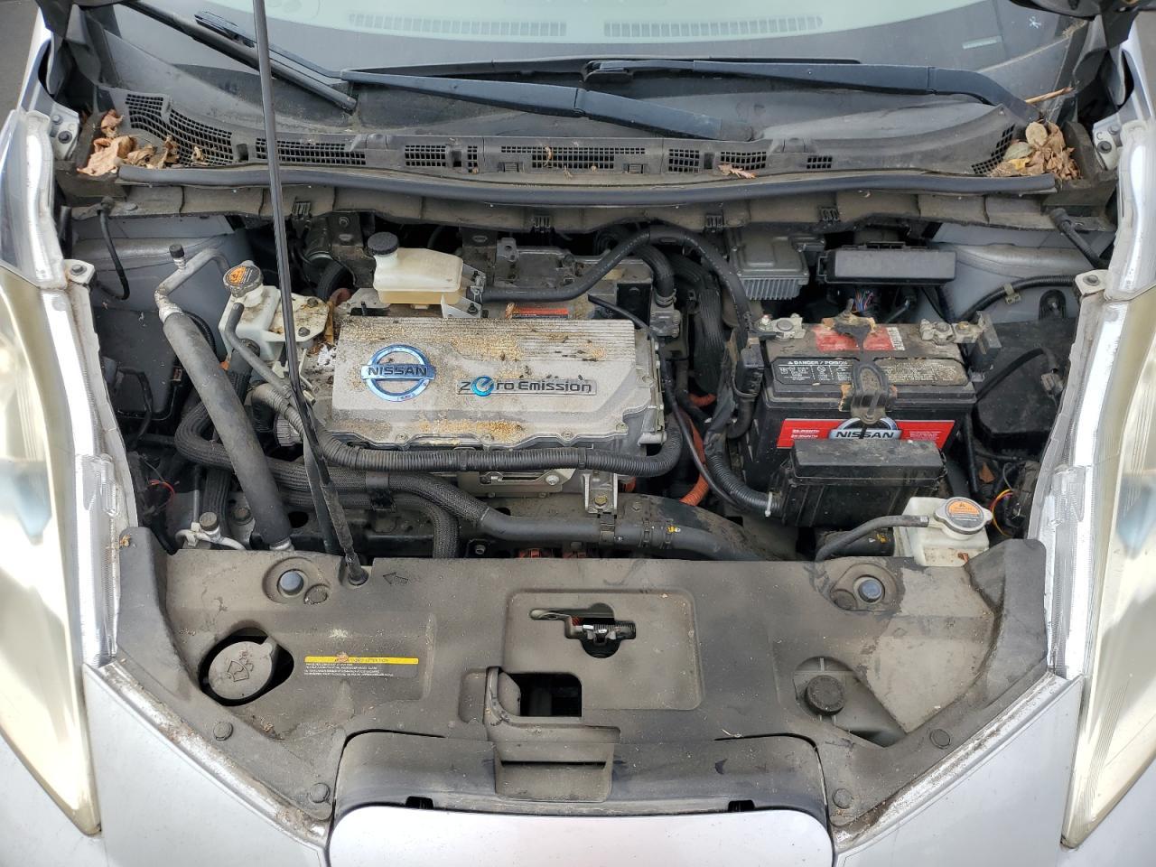 2011 NISSAN LEAF
