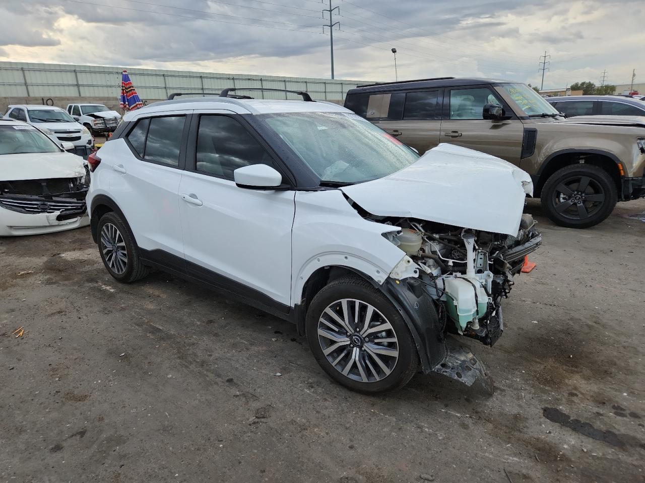 2024 NISSAN KICKS