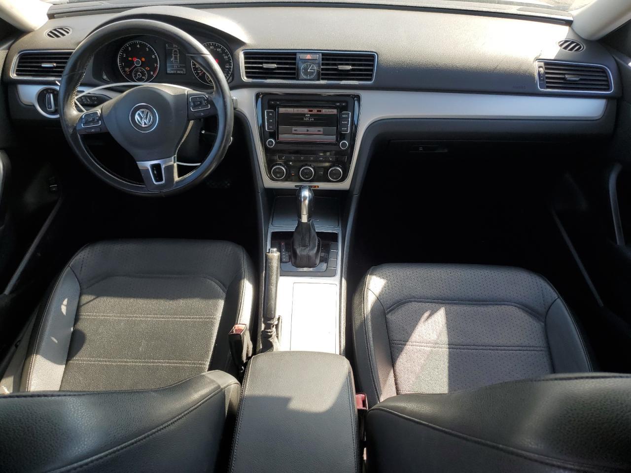 2012 VOLKSWAGEN Passat