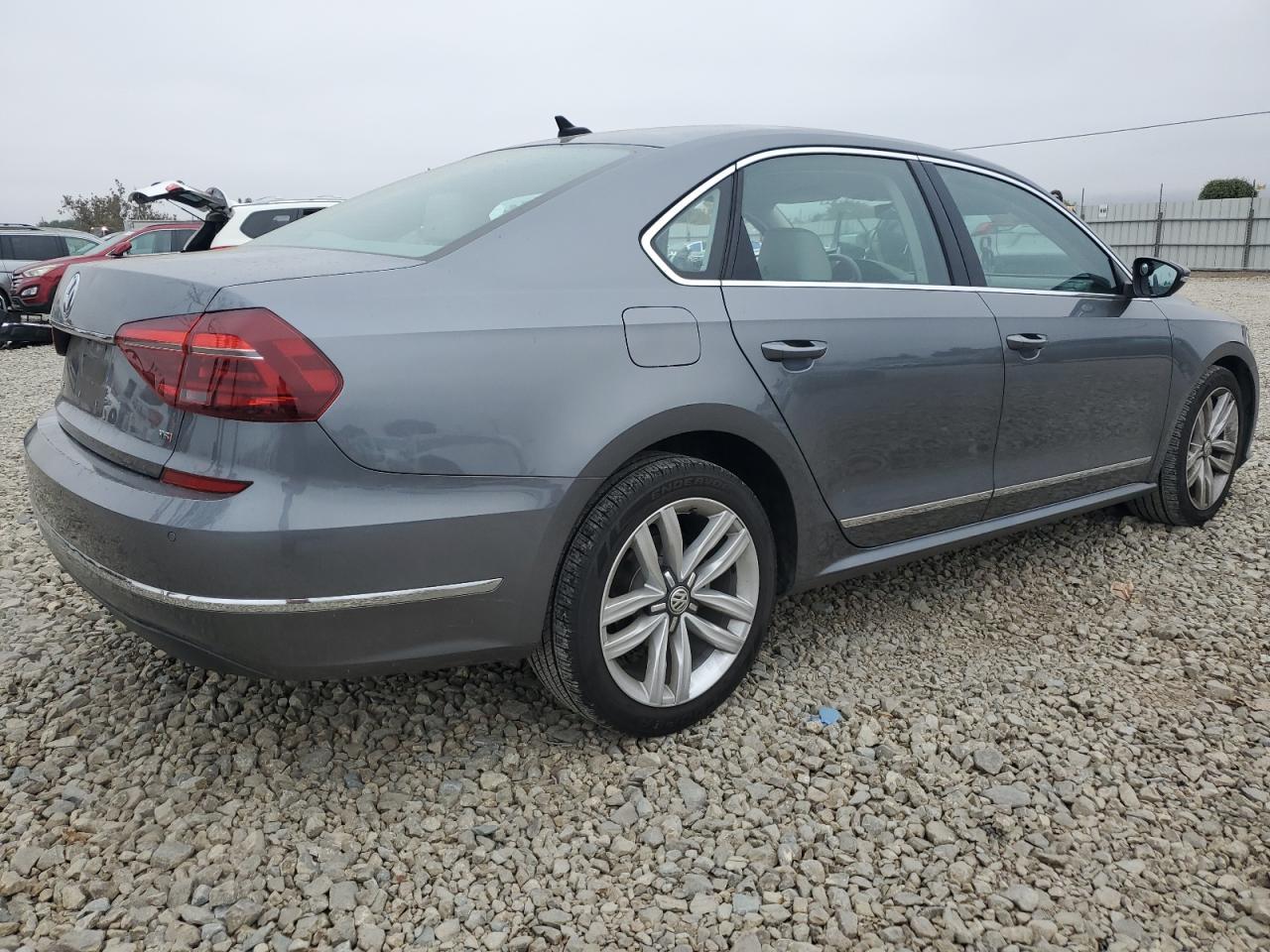 2017 VOLKSWAGEN Passat