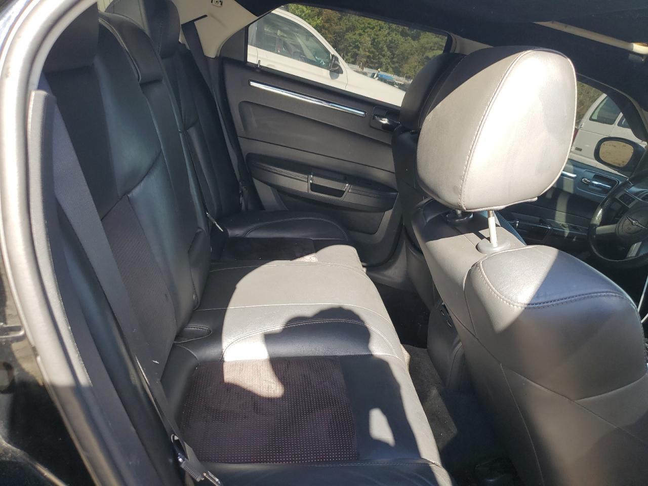 2010 CHRYSLER 300