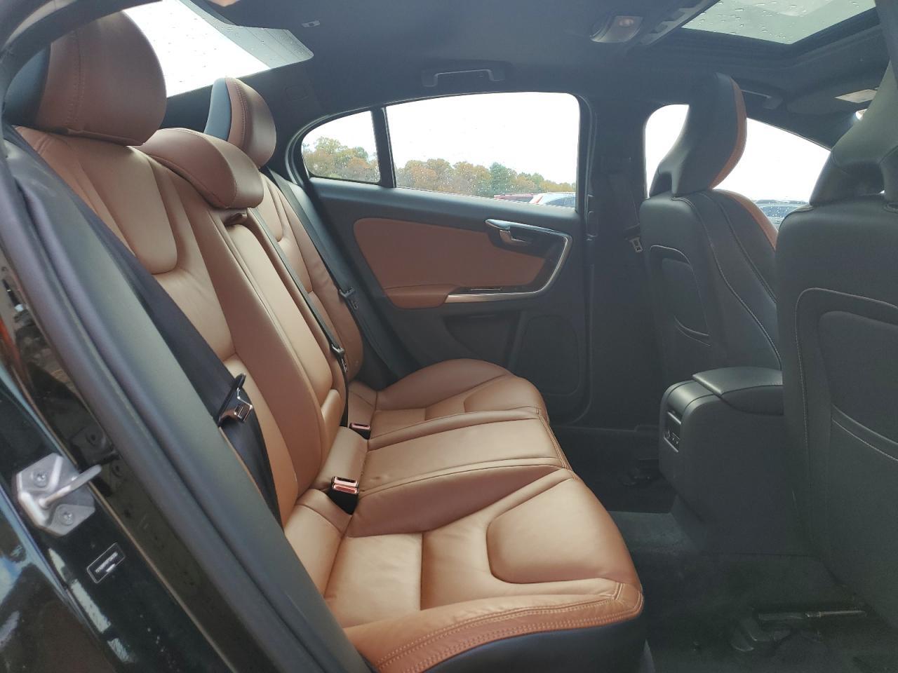 2015 VOLVO S60