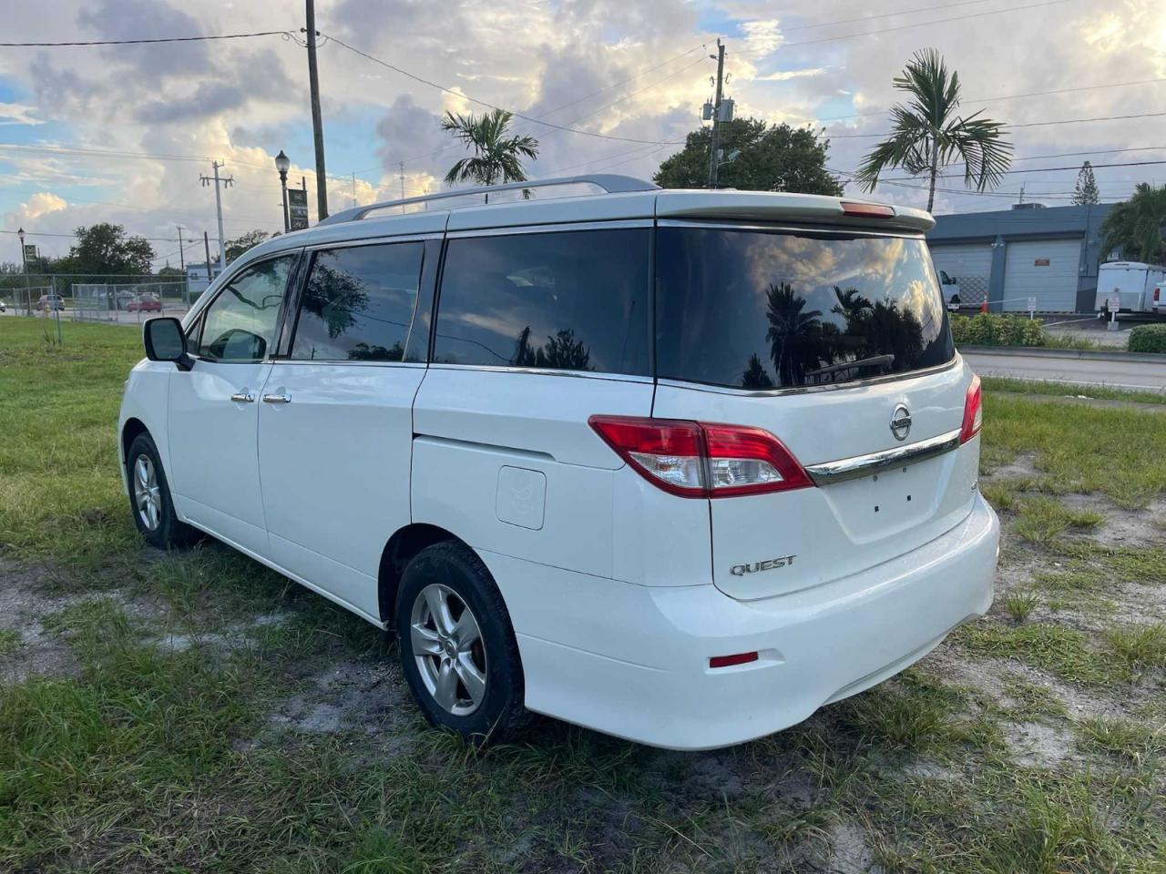 2016 NISSAN Quest