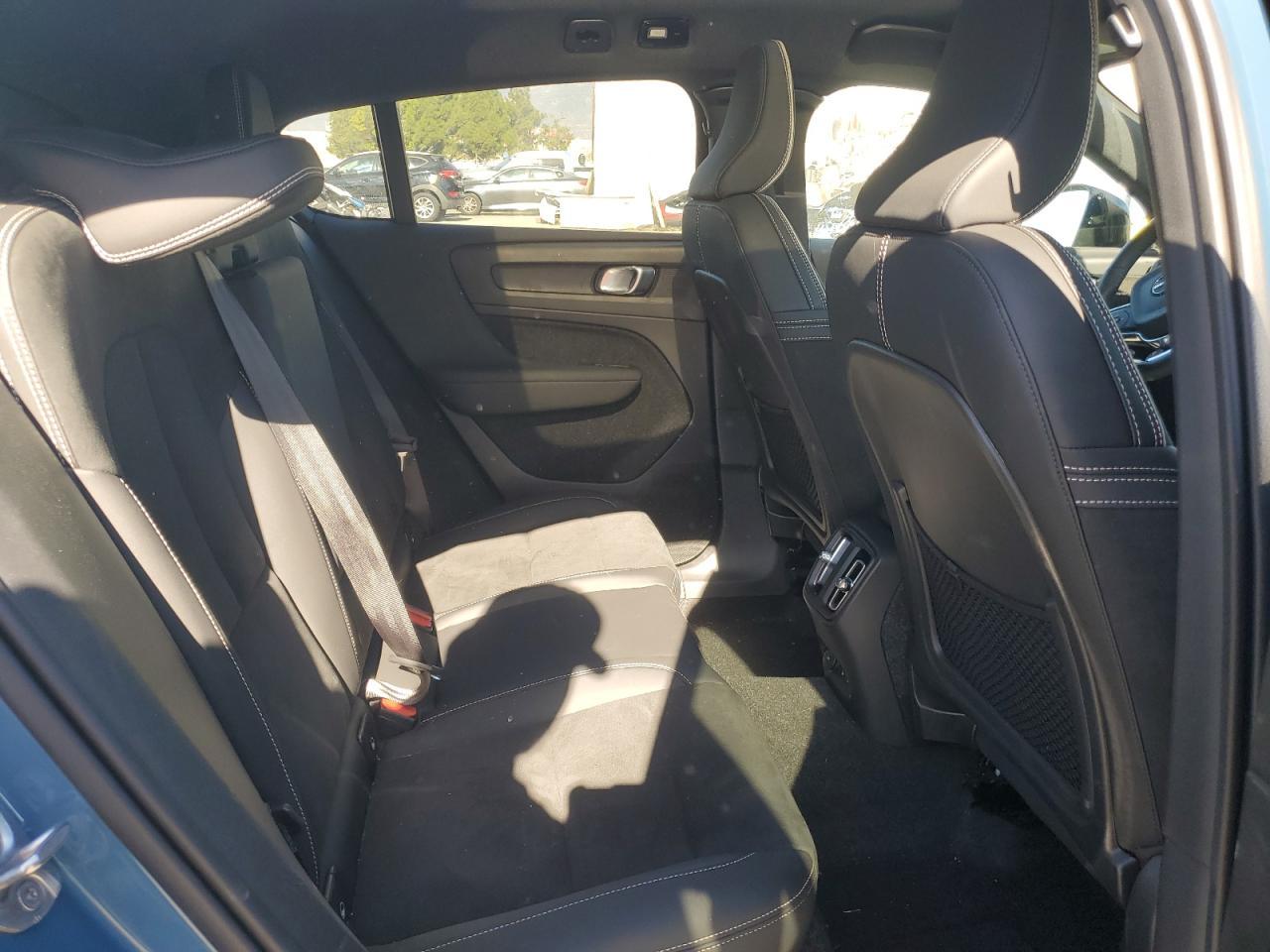 2023 VOLVO C40