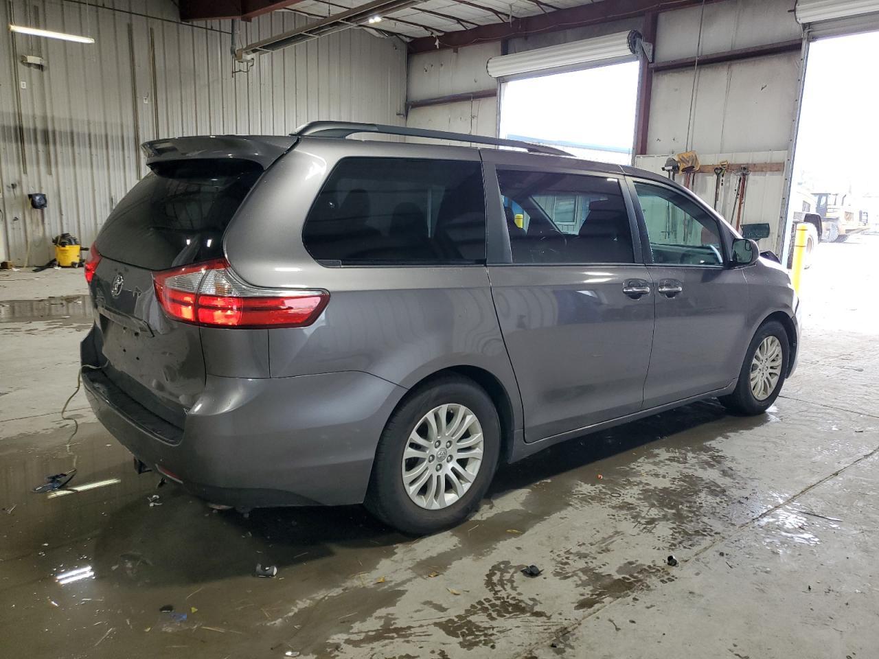 2017 TOYOTA SIENNA