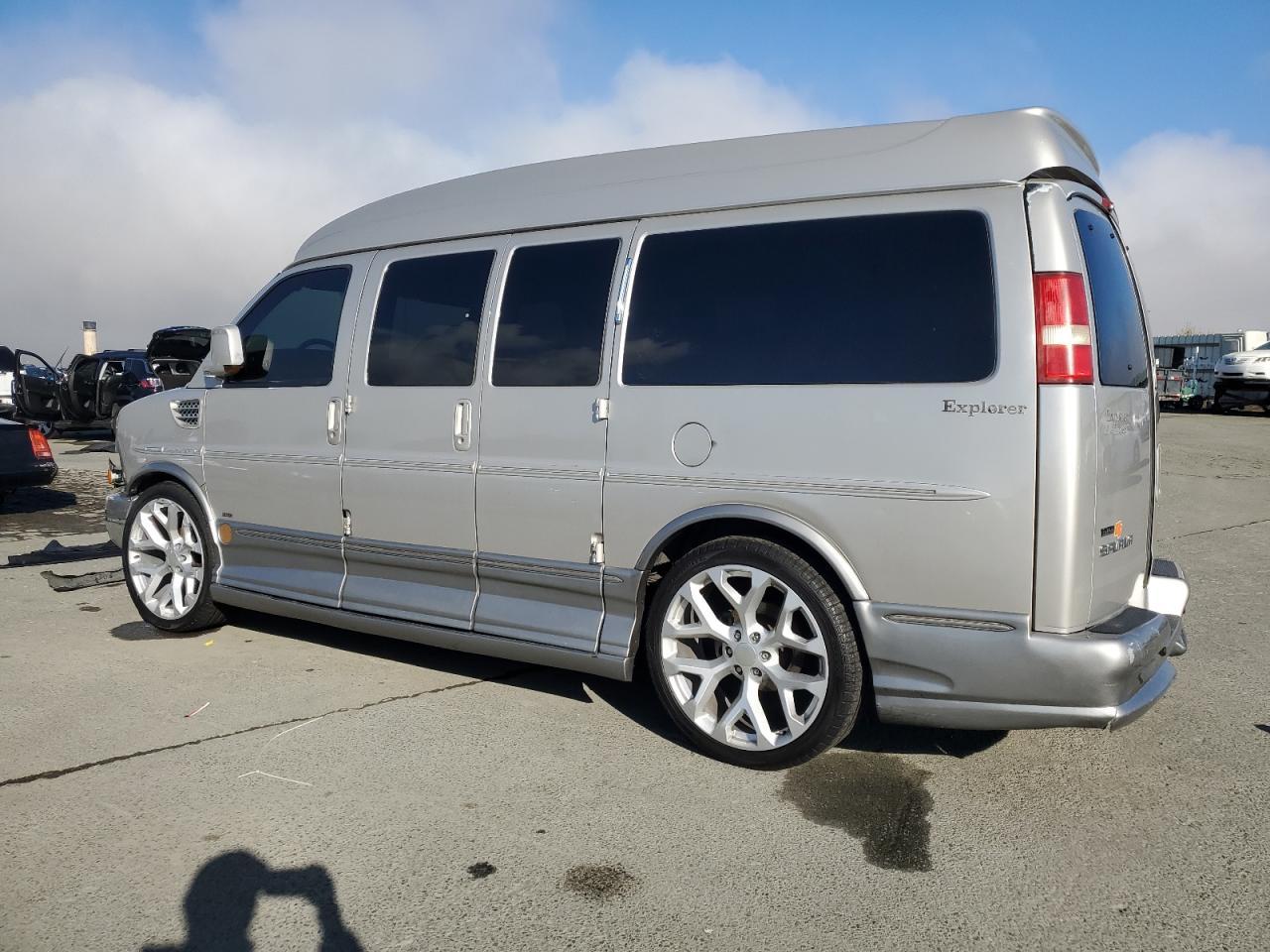 2010 GMC Savana