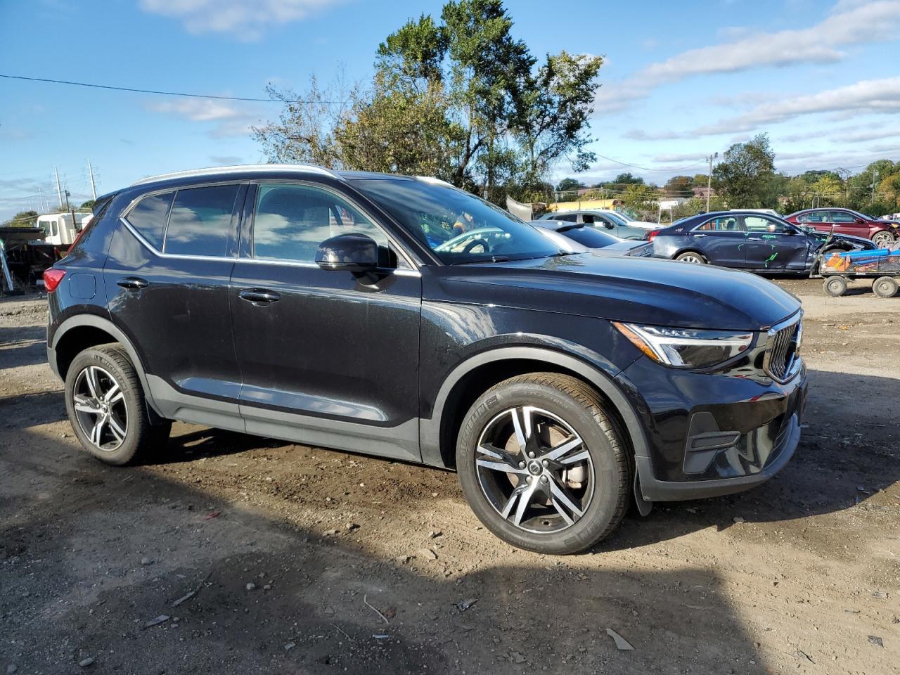 2024 VOLVO XC40