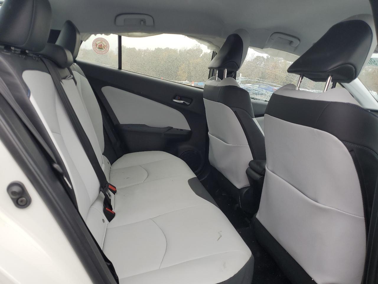 2017 TOYOTA PRIUS