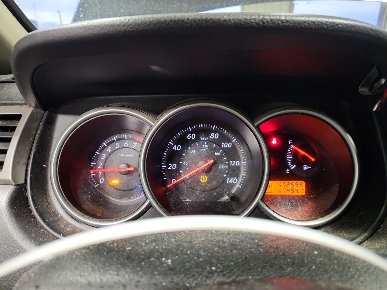 2011 NISSAN VERSA