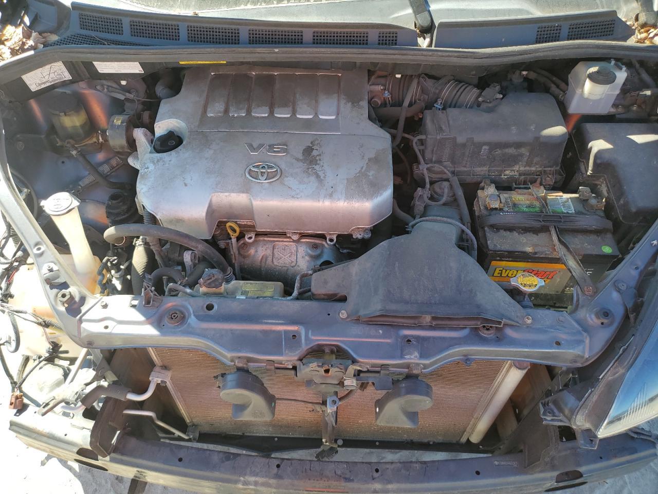 2010 TOYOTA SIENNA