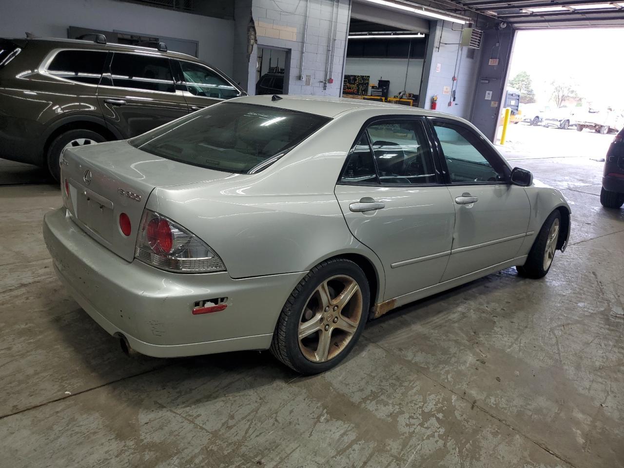 2001 LEXUS IS 300