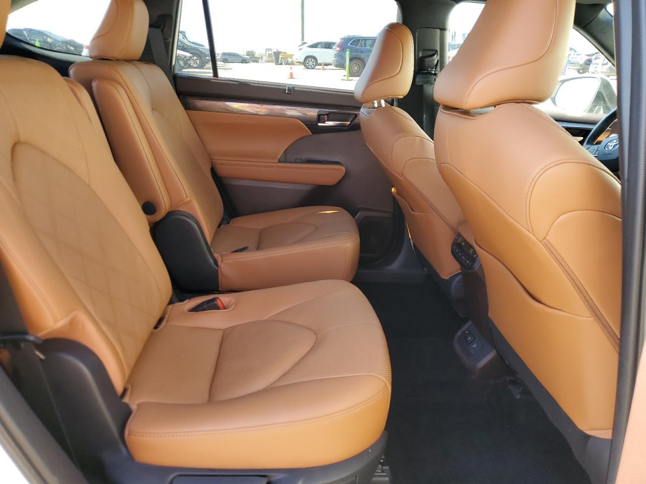 2020 TOYOTA HIGHLANDER