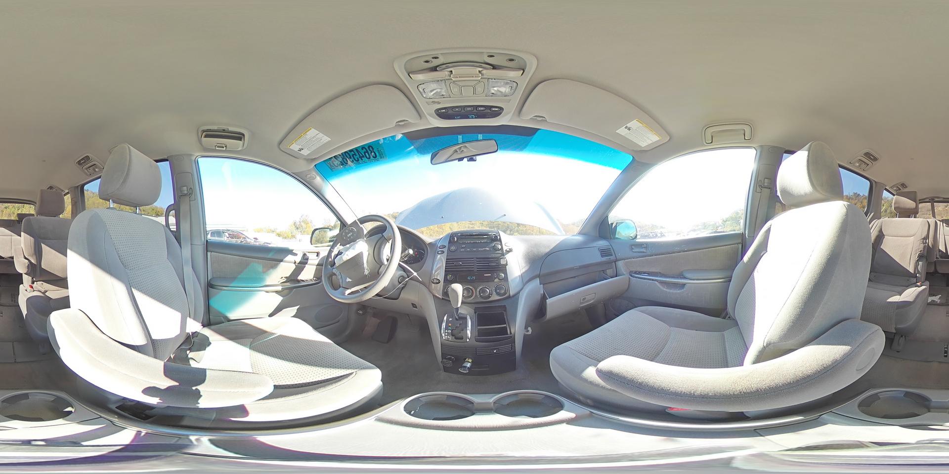 2010 TOYOTA SIENNA