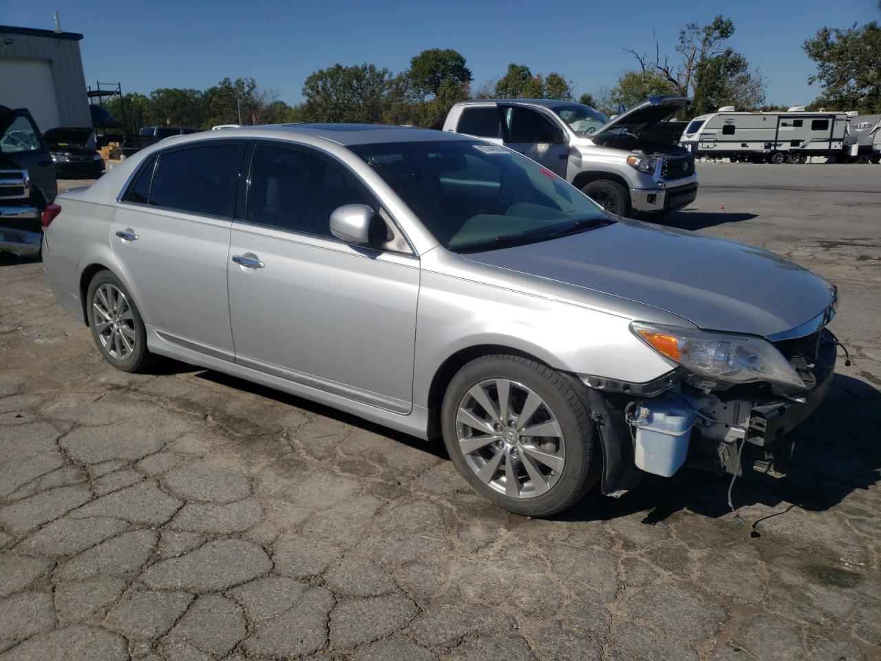 2011 TOYOTA Avalon