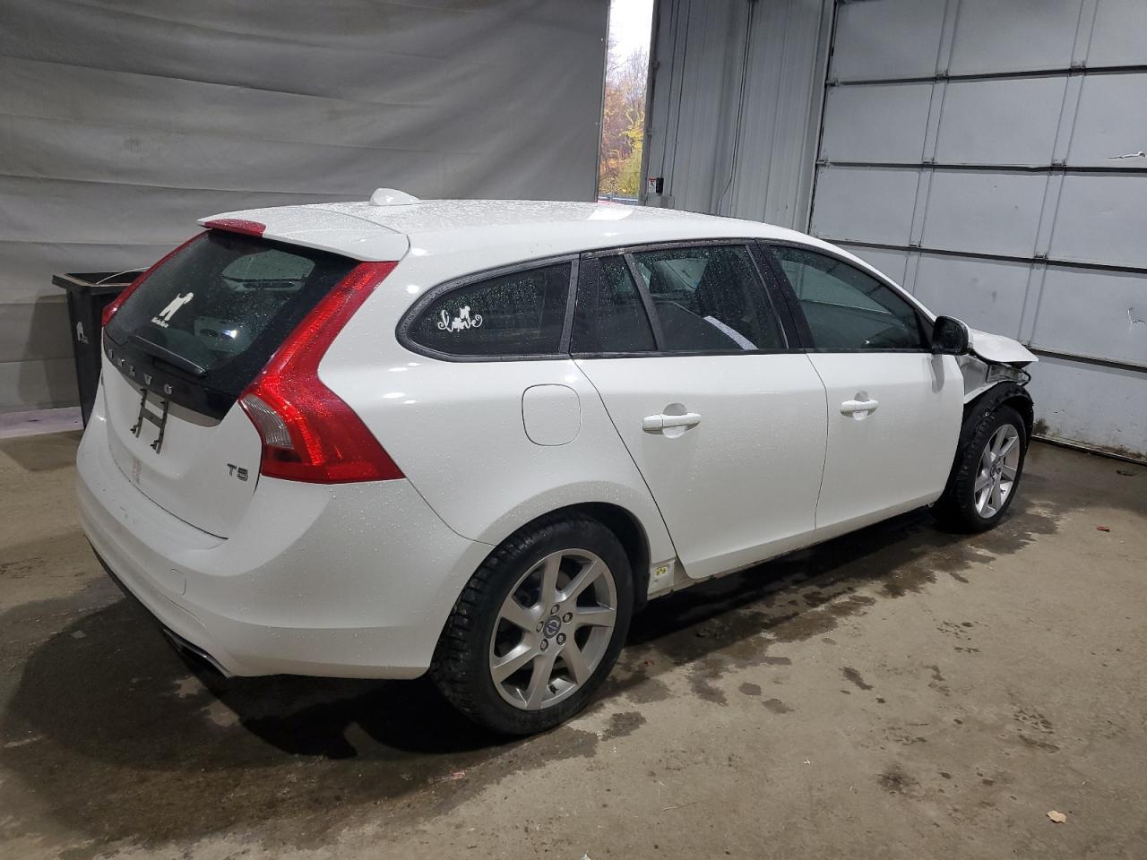 2015 VOLVO V60