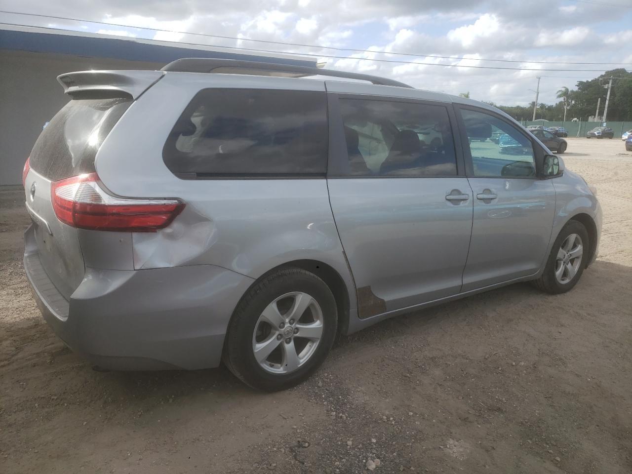 2016 TOYOTA SIENNA