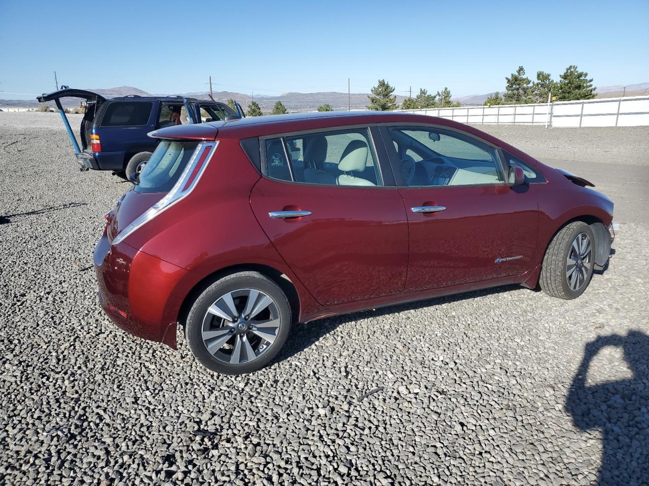 2017 NISSAN LEAF