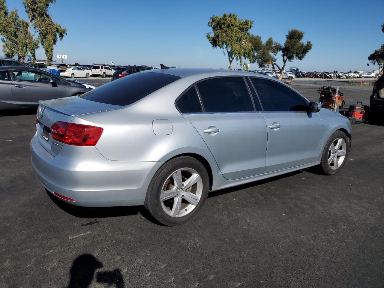 2013 VOLKSWAGEN JETTA
