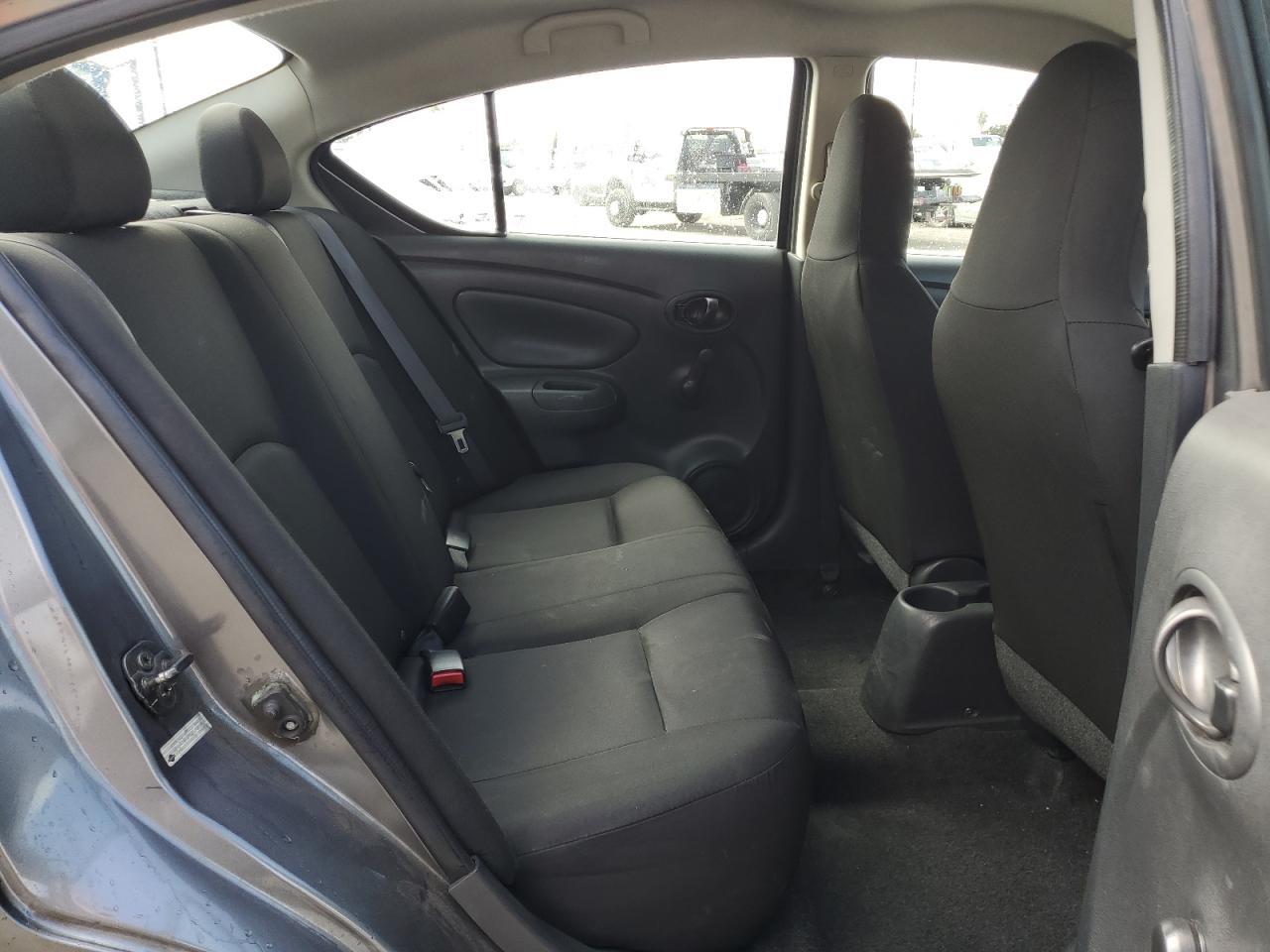 2017 NISSAN VERSA
