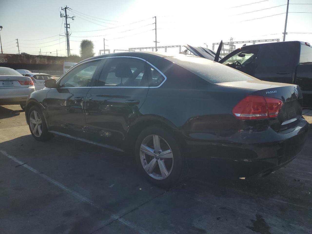 2014 VOLKSWAGEN Passat