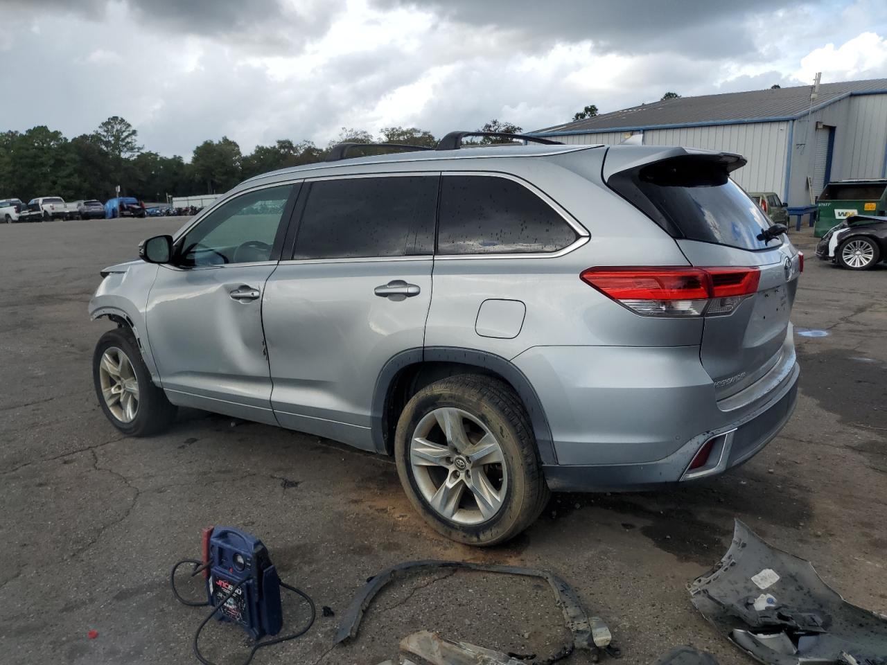 2017 TOYOTA HIGHLANDER