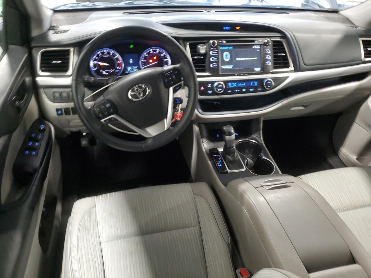 2016 TOYOTA HIGHLANDER