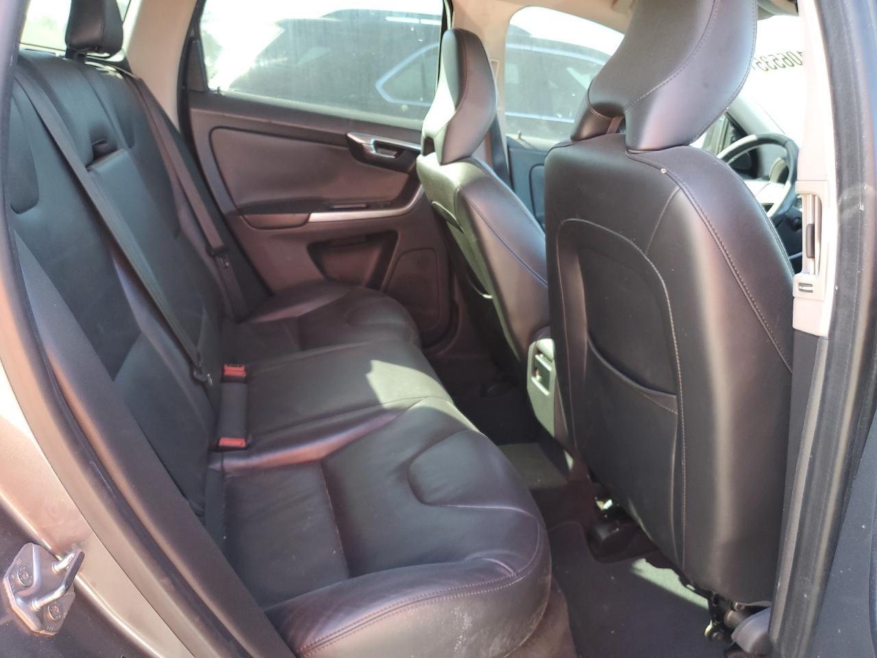 2016 VOLVO XC60