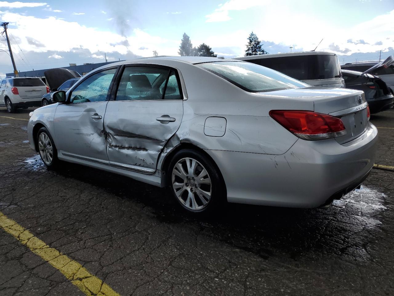 2011 TOYOTA Avalon